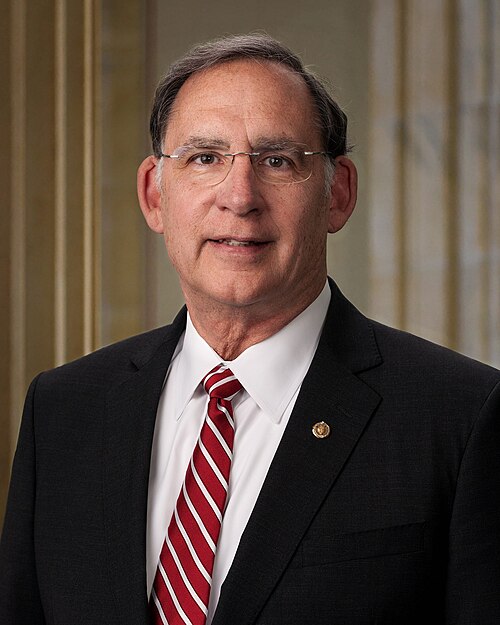 KapitolAI's tweet photo. Just in 🚨

Sen. John Boozman (R) disclosed 9 new trades:

Buys:
UNH (UnitedHealth) ~$15K
ORCL (Oracle) ~$15K
$MSFT (Microsoft) ~$15K ×2
META (Meta Platforms) ~$15K
HYG (HYG) ~$15K
COLPAL (COLPAL) ~$15K
CBOE (Cboe Global Markets) ~$15K
AVGO (Broadcom) ~$15K

Traded 4/8-4/22, filed today

The full filing is linked below 🫡