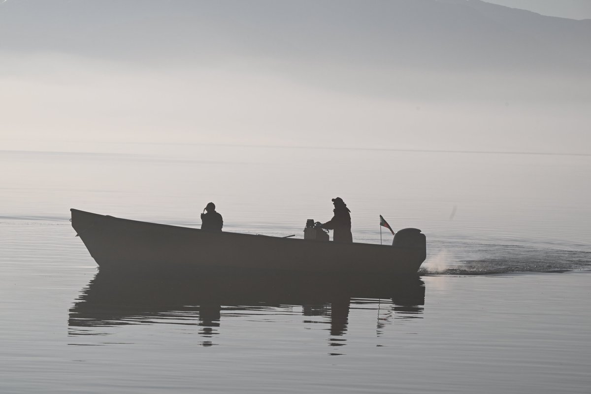 COIC_CJOC's tweet photo. #PhotoDeLaSemaine Des Rangers canadiens se déplacent à bord d'un petit bateau de pêche dans le cadre de l'#OpNANOOKTAKUNIQ. Dans le Nord canadien, pour atteindre des endroits isolés, il faut s'adapter au terrain, à la mer et aux conditions changeantes. 

📸Capt Aaron Niles https://t.co/cQMxGGW0es