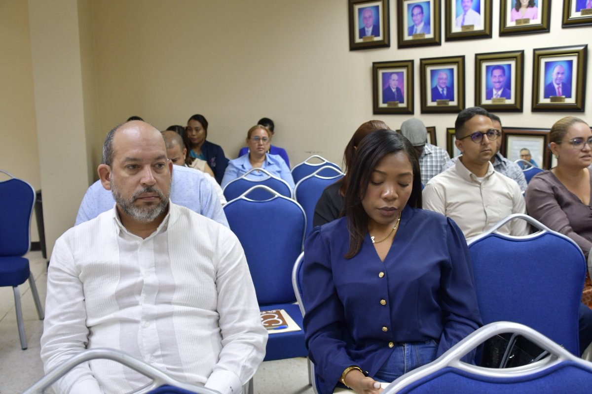 SRSNordeste's tweet photo. El Servicio Regional de Salud Cibao Nordeste (SRSCNE) realizó este miércoles un encuentro para la formación del Comité de Seguimiento a Embarazadas de Alto Riesgo, con la participación de los encargados de los departamentos de Ginecología de los hospitales de la región, https://t.co/lEp0PKqrvG