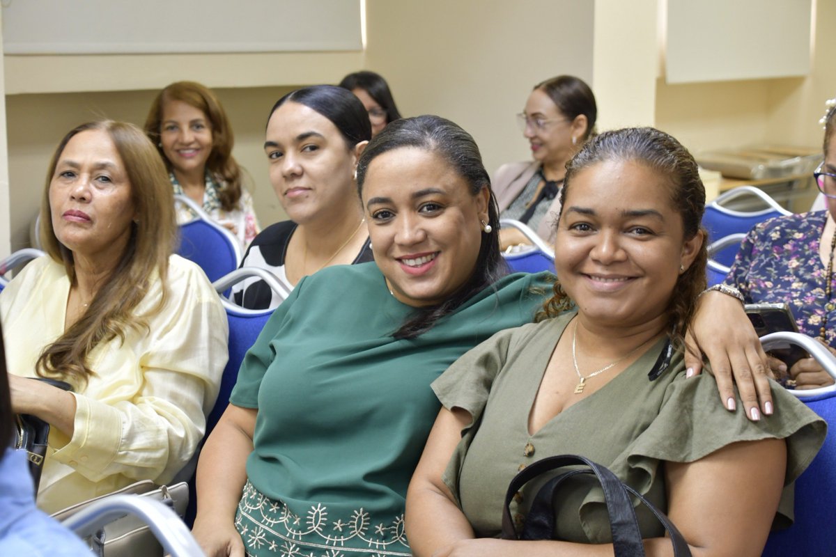 SRSNordeste's tweet photo. El Servicio Regional de Salud Cibao Nordeste (SRSCNE) realizó este miércoles un encuentro para la formación del Comité de Seguimiento a Embarazadas de Alto Riesgo, con la participación de los encargados de los departamentos de Ginecología de los hospitales de la región, https://t.co/lEp0PKqrvG