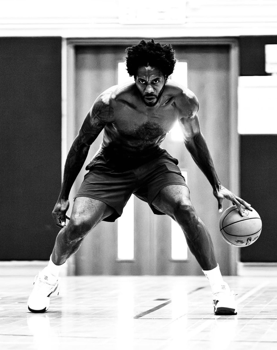 50NuancesDeNBA's tweet photo. Kawhi Leonard est en PÉTARD.

Tellement hâte de voir son retour à Toronto…

📸 - @SHotCourt https://t.co/sMRtL6MMEj
