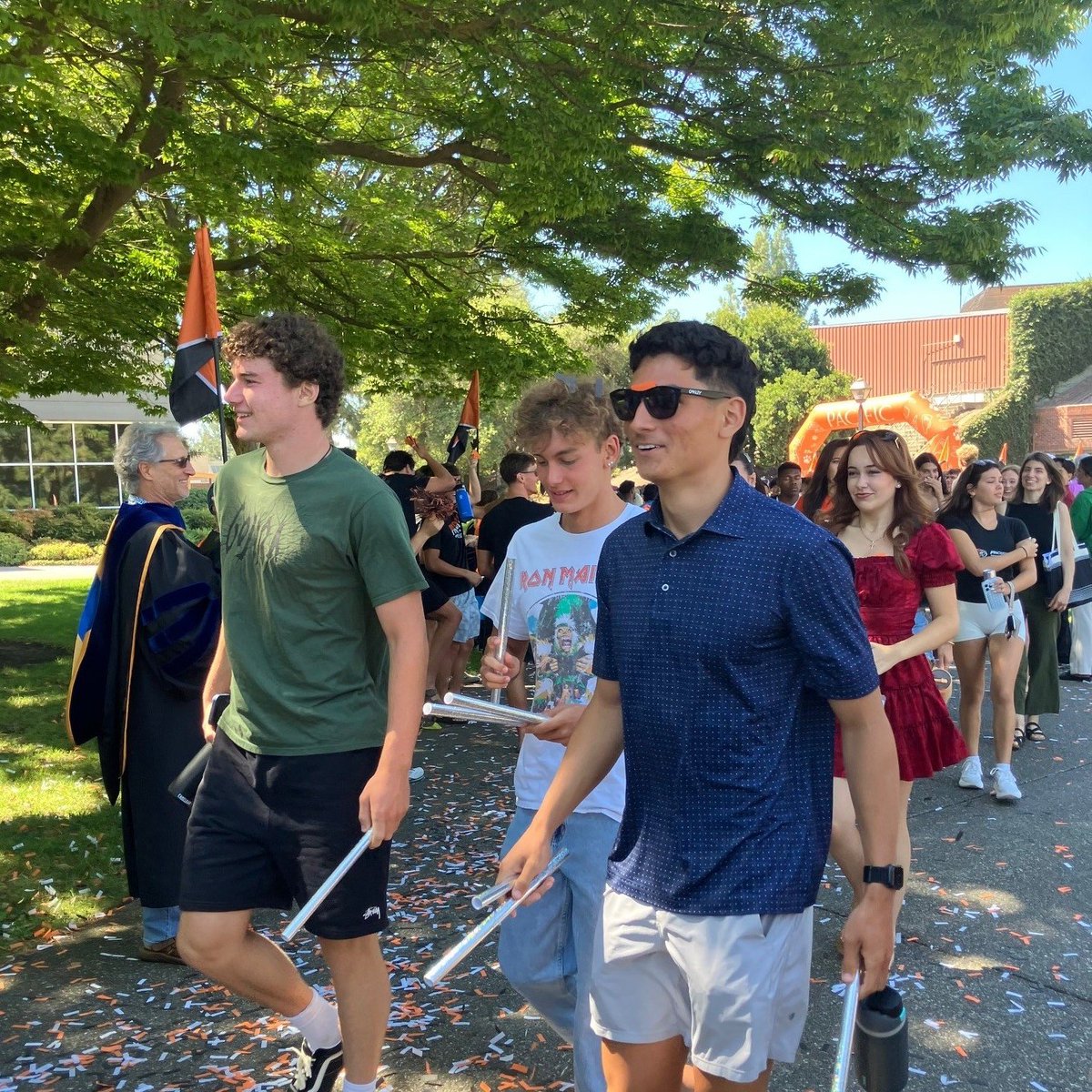 PacificPres's tweet photo. Tiger Roar is one of the most exciting features of @UOPacific #WeekofWelcome as the campus community comes out to form cheering lines for our new students on the walk from convocation at Spanos Center to lunch on historic Knoles Lawn. Inspiring! #GoTyges #Classof2030 #PacificProud