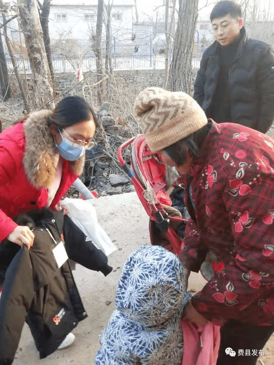 zeroberto5437's tweet photo. Spent the morning helping sort donated winter coats at the local community center—seeing kids’ excited faces when they picked their favorite jacket makes every minute worth it! Grateful for small acts that warm up our neighborhood. https://t.co/YGKuKiOoJQ