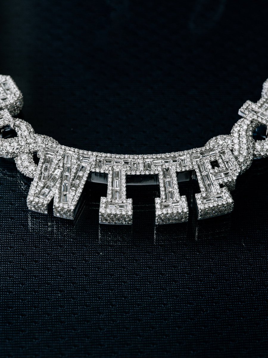 HoodFamousTV_'s tweet photo. OKC star Jalen Williams just copped a new chain and it is 🔥🔥🔥🔥 https://t.co/T23ae0T3Ib