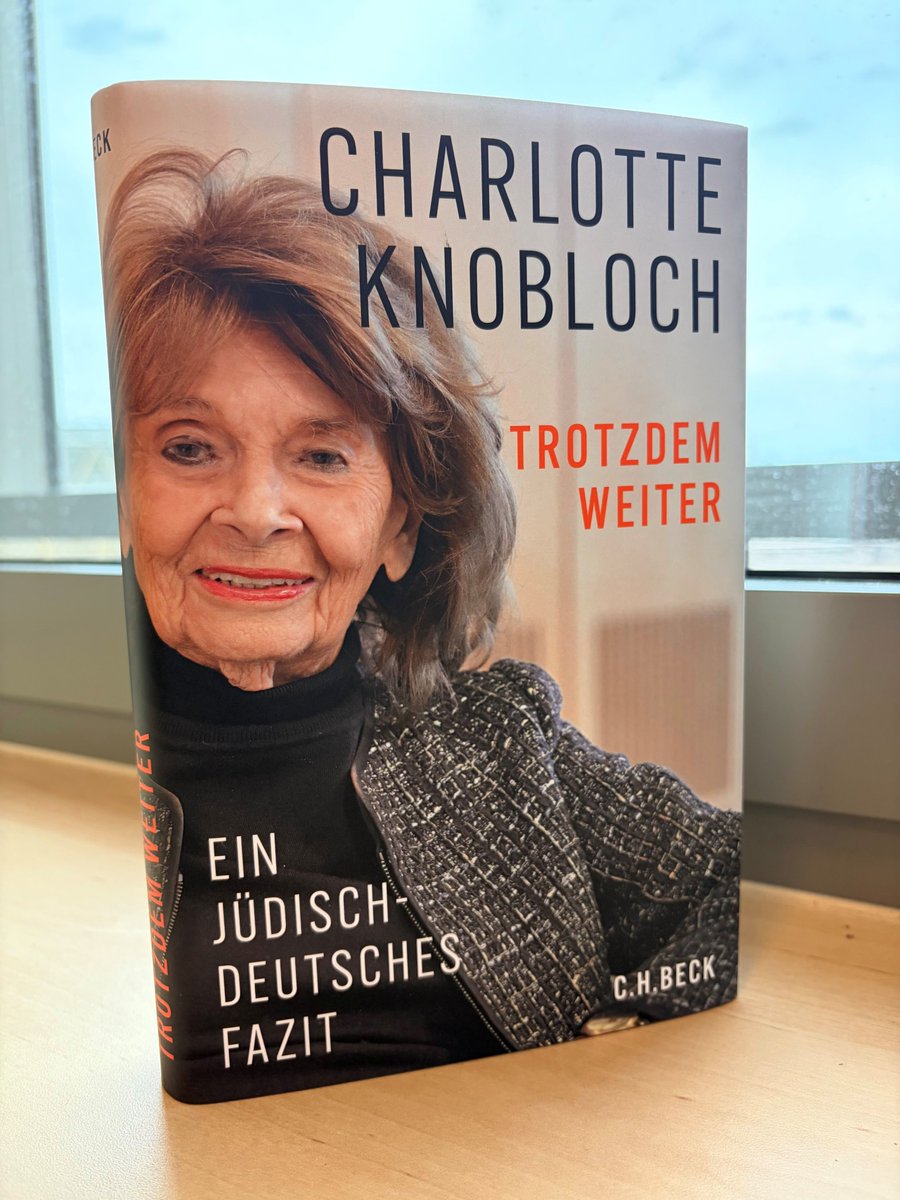 Cha_Knobloch's tweet photo. Liebe Freunde,
Autobiographien schreibt man normalerweise nur einmal, und ich hatte meinen eigenen Rückblick eigentlich bereits 2012 veröffentlicht. Aber die Erfahrungen der folgenden Jahre haben mir klargemacht: Der optimistische Ausblick, mit dem ich das Buch damals... https://t.co/ogGdBwvFLi