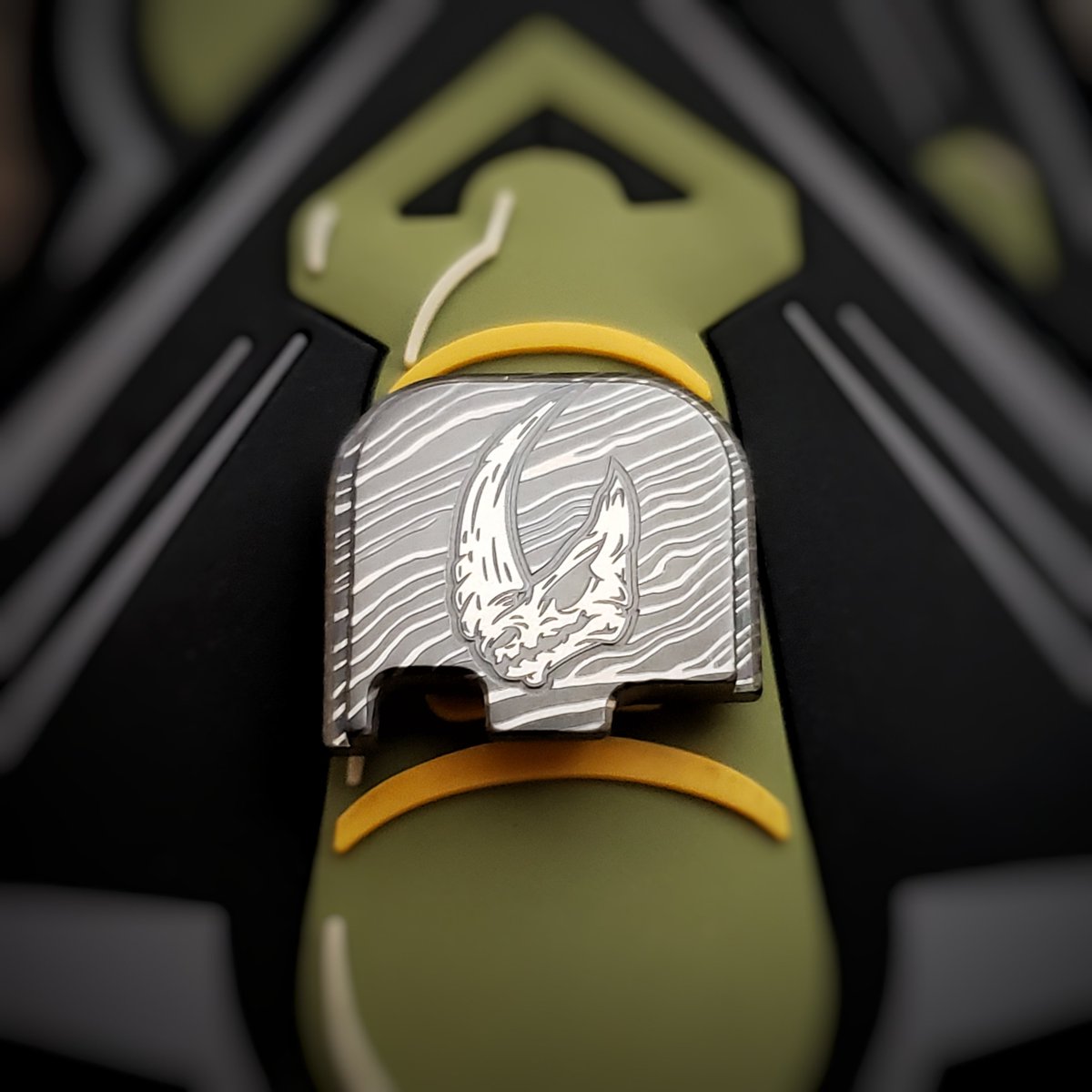 EtchedOrdnance's tweet photo. Even while getting all the various colors in Titanium, Beskar is still one of my favorite designs.   Simple, time consuming, but the perfect look to match the Beskar look. https://t.co/W44BWpYM1z