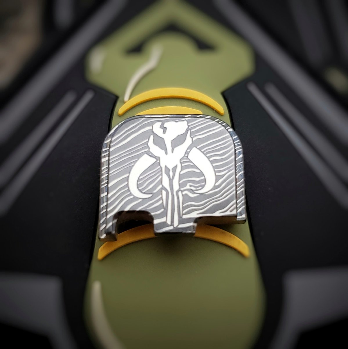EtchedOrdnance's tweet photo. Even while getting all the various colors in Titanium, Beskar is still one of my favorite designs.   Simple, time consuming, but the perfect look to match the Beskar look. https://t.co/W44BWpYM1z