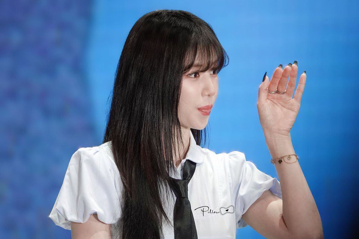 PillowTodayis's tweet photo. 260815 광저우 팬미팅

#에이핑크 #Apink
#박초롱 #Chorong https://t.co/V5uQUTYaIe