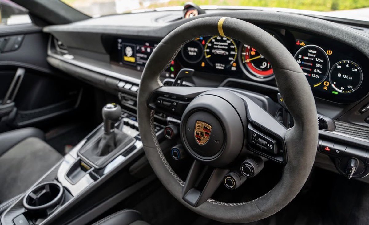 carpxrnpicx's tweet photo. Porsche 992 GT3RS https://t.co/yhvmTP4fse
