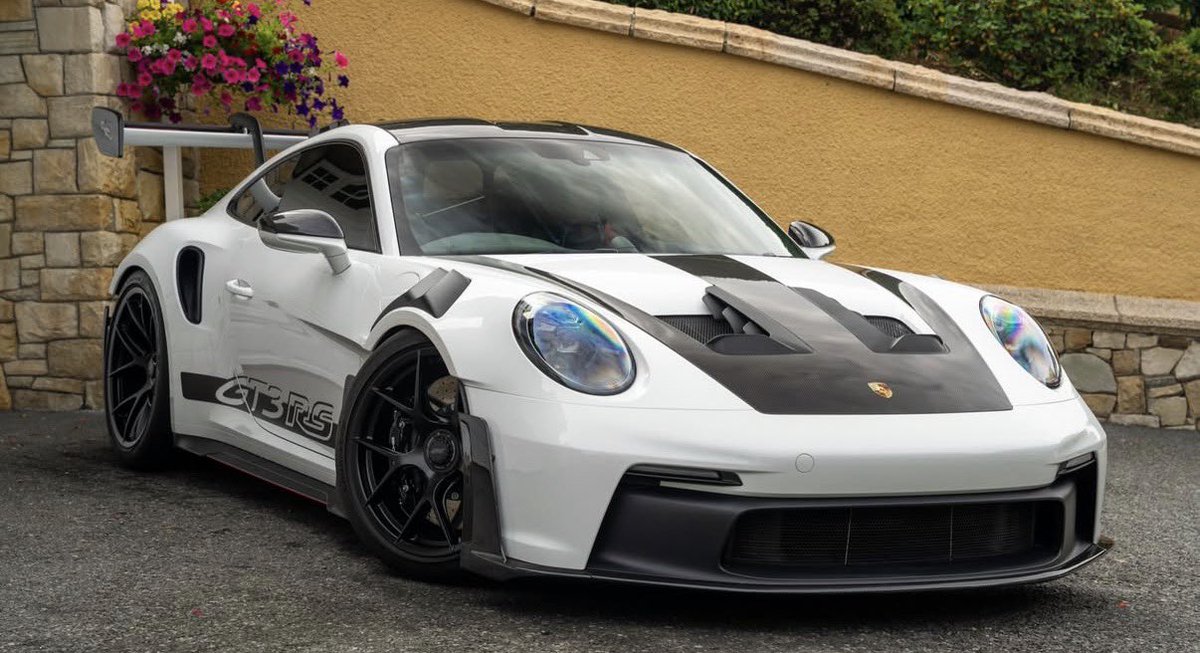 carpxrnpicx's tweet photo. Porsche 992 GT3RS https://t.co/yhvmTP4fse