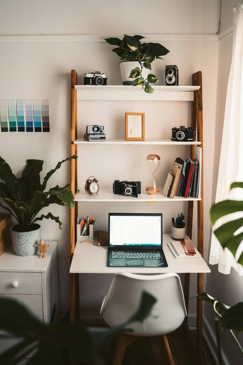 Jacquel58701552's tweet photo. Efficient desk upgrade hack: swap bulky cables for a magnetic organizer, add a small potted succulent, and keep only 3 daily essentials—your laptop, notebook, and wireless mouse. No clutter, all focus!， https://t.co/3WG0jBH2Z0