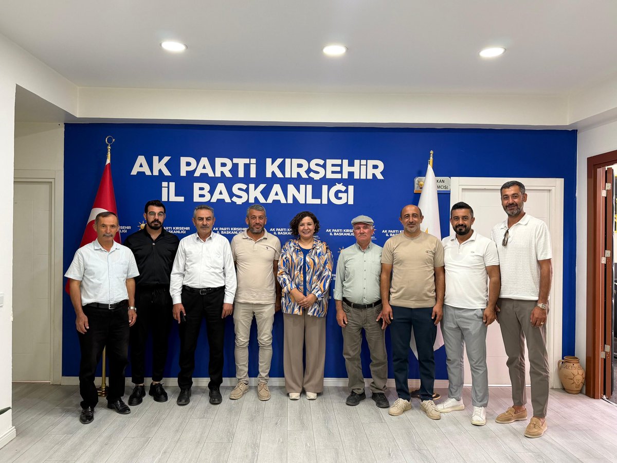 seherunsal40's tweet photo. Yağmurlu Köyleri Derneği Başkanı Sayın Abdullah Akça ve kıymetli yönetim kurulu üyelerine nazik ziyaretleri için teşekkür ediyorum.

Bu anlamlı ziyaretin Kırşehir’imizde dayanışma ve gönül birliğimizi daha da güçlendirmesini temenni ediyor, kendilerine çalışmalarında başarılar diliyorum.

Birlik ve beraberliğimiz daim olsun.
@abuyukgumus @ahmetcolakoglu0 @OmerOBDebgici