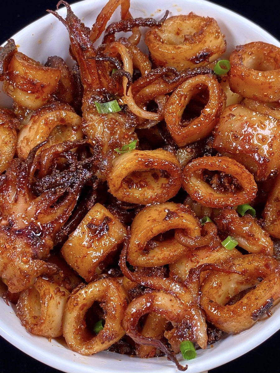 ghostno11636709's tweet photo. Just found the best late-night snack on the city sidewalk: crispy fried squid skewers with spicy cumin dust  Food truck wins again! https://t.co/7RAs7HdTEX