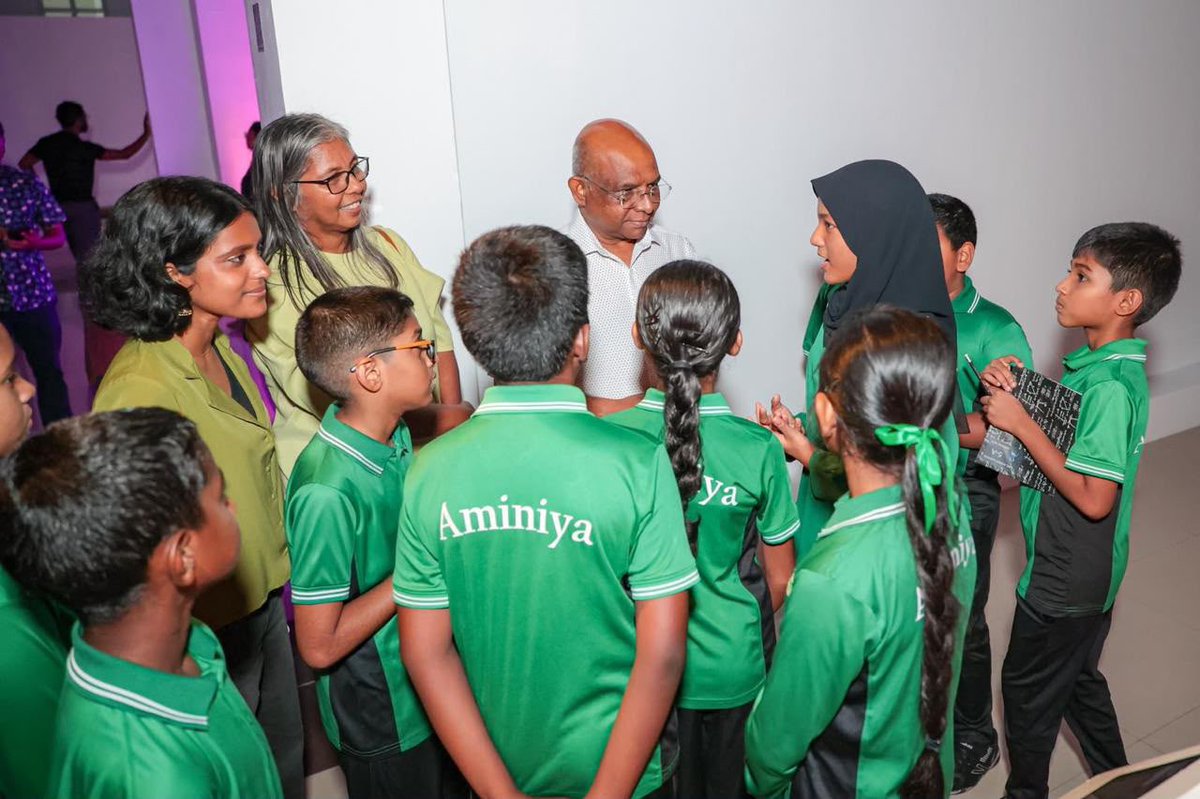 abdulla_shahid's tweet photo. Visited “Pulse” today, an immersive and interactive exhibition by @UNFPAMaldives exploring the changing population of the Maldives and the resilience of our communities.

A creative way to bring these important conversations closer to people, particularly young Maldivians, and get us thinking about the country we are building for the future.