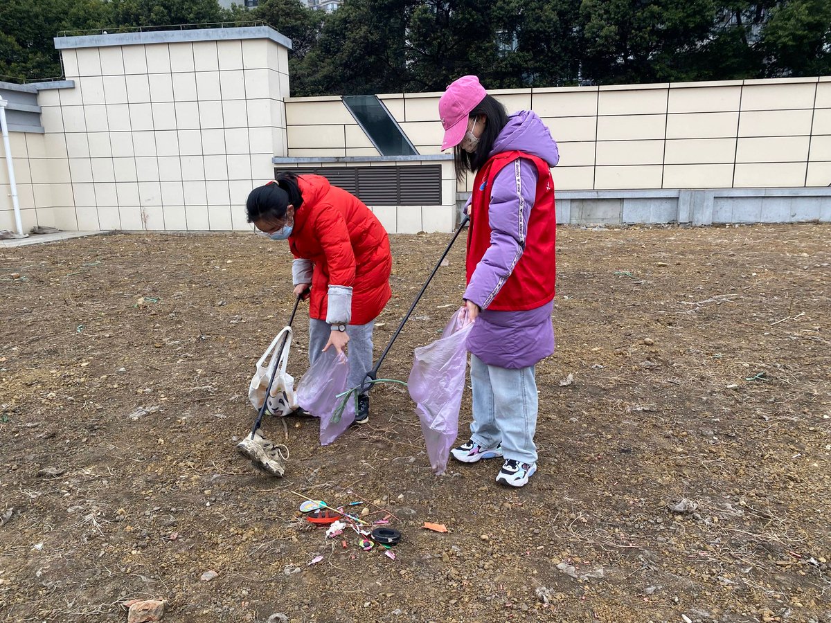 3148Yuki's tweet photo. Join our weekend community clean-up this Sat 9am at Central Park! Bring gloves u0026 snacks—make our neighborhood shine together! https://t.co/297xc9UmNa