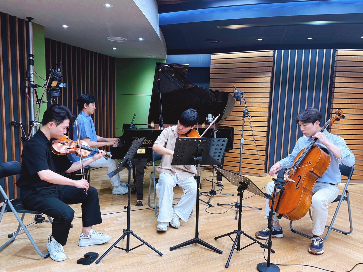 writerYK's tweet photo. 예매하고 기다리는 모든 공연이 설레지만 <김정원과 친구들> 무대도 굉장히 기대된다. 김정원 선생님은 20년이라는 세월이 무색하게 여전히 건재하게 활동 중이며 함께하는 음악가들의 면면도 훌륭하다. 이런 공연을 어떻게 안 보나!🤔 #김정원과친구들 9.9 롯데콘서트홀
https://t.co/xAXJYg1GoK https://t.co/lt8mcwIOl1