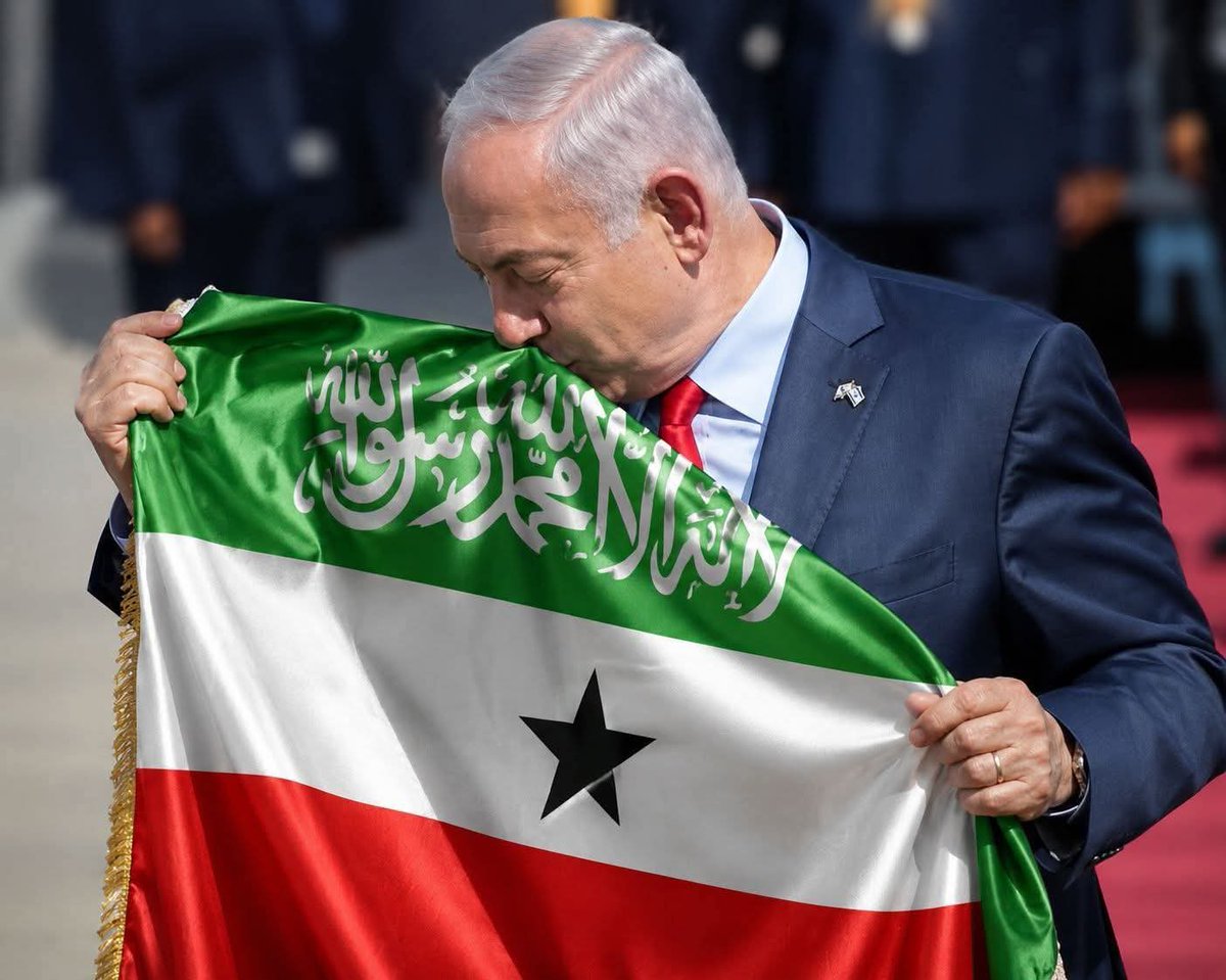 llillhj's tweet photo. @AbuSalman1996 جيبو معاكم حلف مكه بعد ..
نراكم مجموعة لا تقدم ولا تاخر في سياسات العالم 
وتريدون مواجهة اسرائيل باستخدام الدولة المرتزقة الصومالية مسموح لكم فقط النباحح وتنفيذ الأوامر https://t.co/3mcZavpRY2