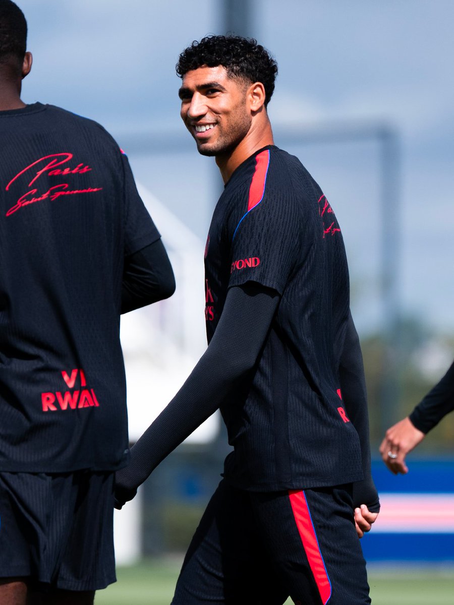 PSG_inside's tweet photo. Le travail continue ! 💪 https://t.co/0qw2ooE3wr