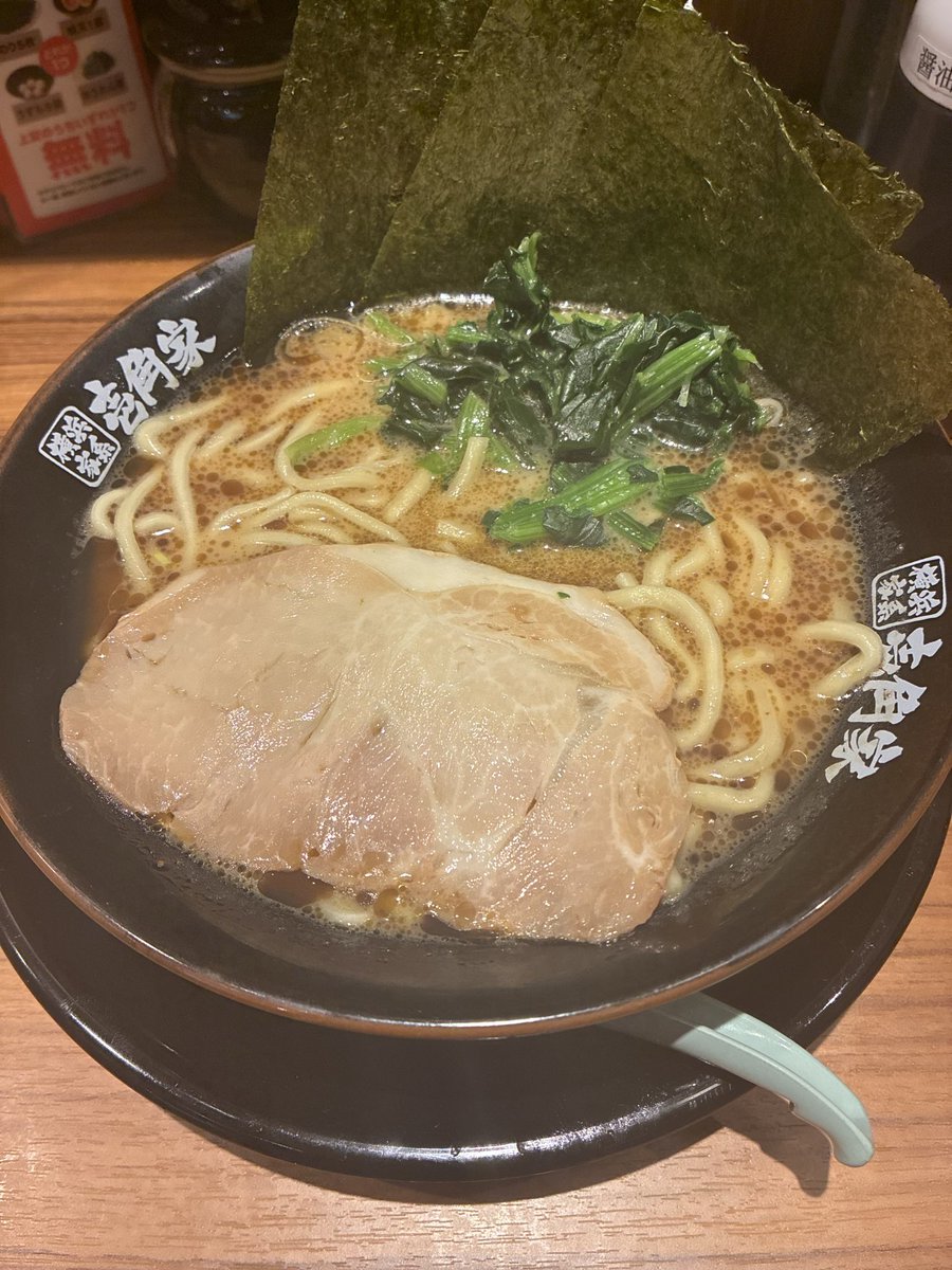 tomomichi0929's tweet photo. ラーン食べてたら終電なくなってゃ https://t.co/wzbbuG3O6m
