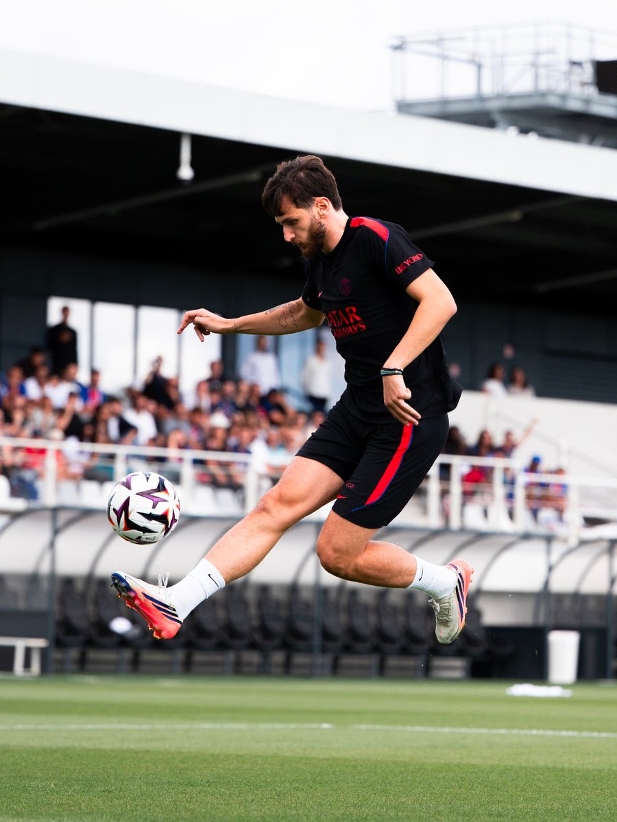 PSG_inside's tweet photo. Le travail continue ! 💪 https://t.co/0qw2ooE3wr