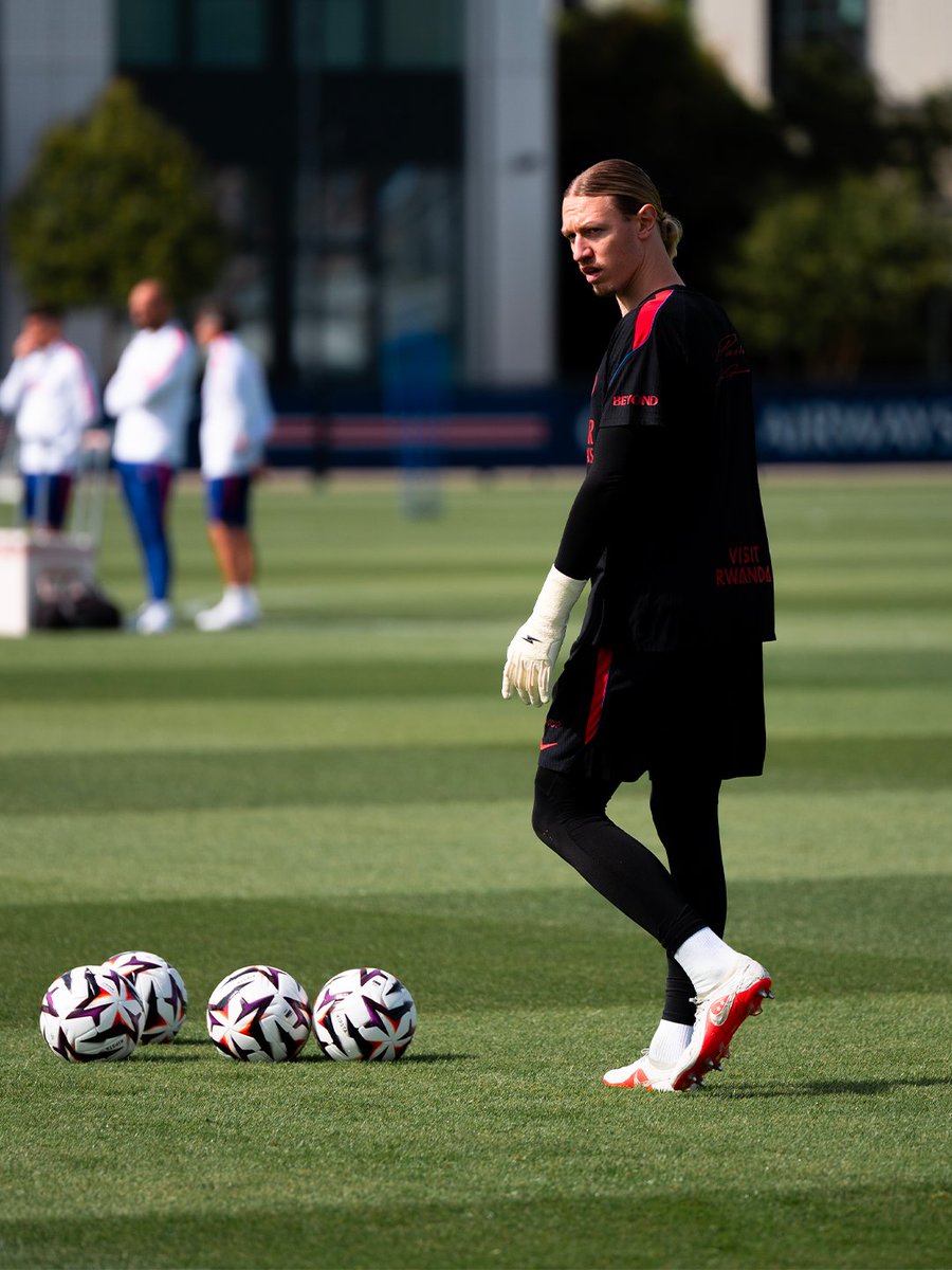 PSG_inside's tweet photo. Le travail continue ! 💪 https://t.co/0qw2ooE3wr