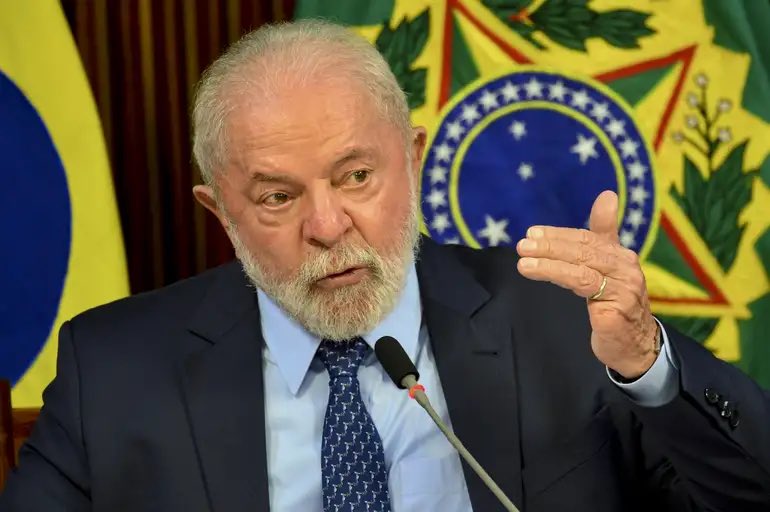 Economesteter's tweet photo. 🚨 Lula se reúne no Palácio com o advogado do Lulinha, PGR pede a saída do processo do STF… os movimentos não param!

Lula cancelou sua ida a posse no STJ ontem e ficou mais de 3 horas no Alvorada com Marco Aurélio de Carvalho, o advogado de Lulinha. 

Hoje, a PGR pediu a André Mendonça que esse mesmo caso saia do Supremo e vá à primeira instância.

O que essas notícias sinalizam? 👀