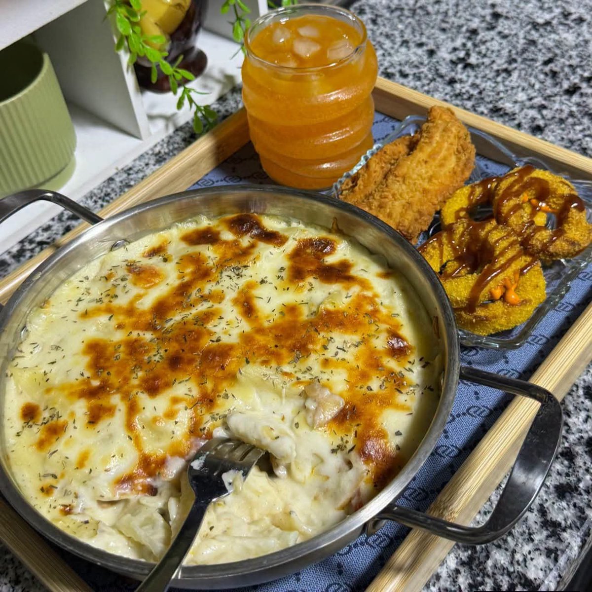Mr_Atch__'s tweet photo. الأكلة دي كفيلة تسعدني لسنتين قدام 😋😍♥️ https://t.co/6Rqn2PUU30