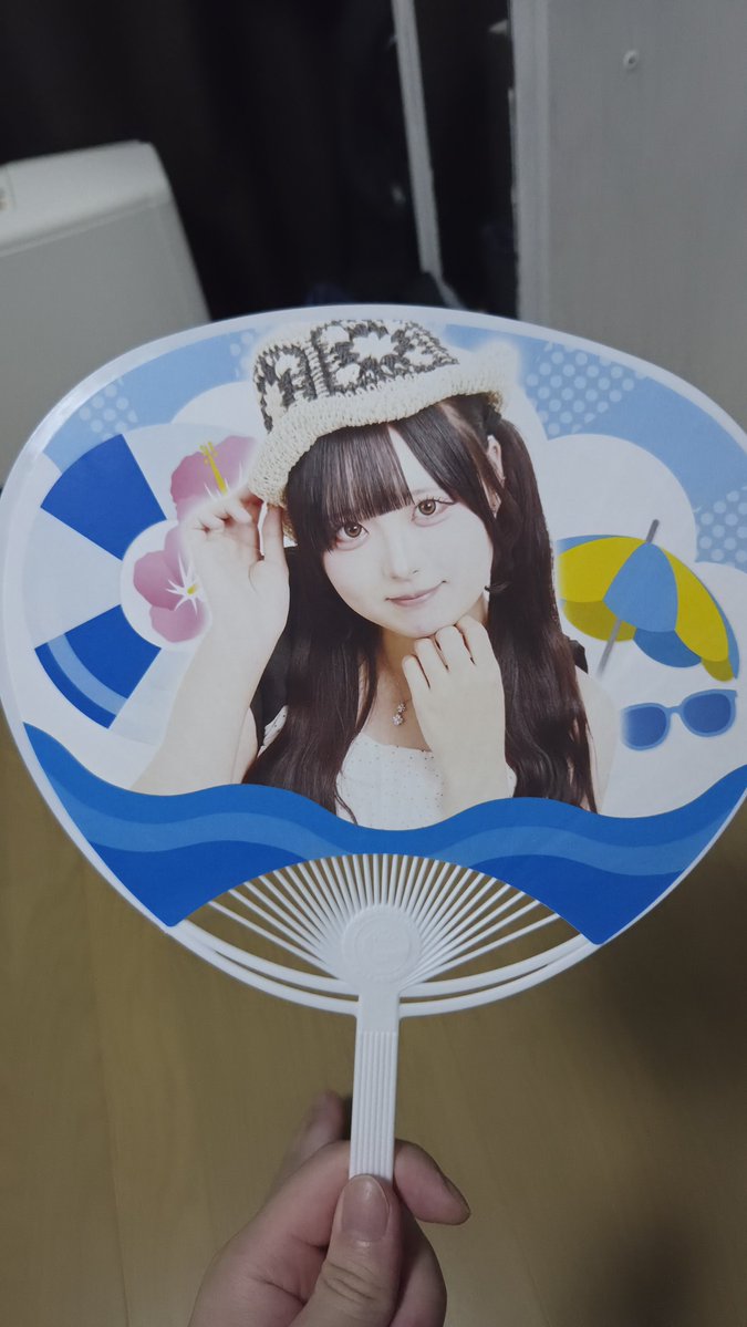 goldship_______'s tweet photo. 8月5日

ちゃまるうちわとチェキを撮るが白飛びして顔が( ･ᴗ･ )になるちゃまる

配信で明後日の方向を向くもゆさん

#もちもちもちもゆち https://t.co/uwySNz1Ce2