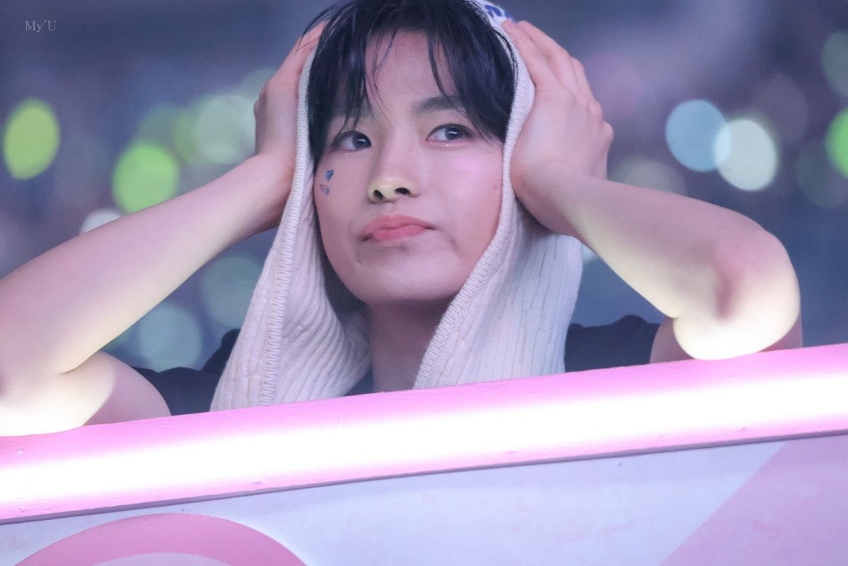lumiwish_'s tweet photo. 이 날 진짜 미치게 귀여움 어떻게 이런 모자를 씌울 생각을 했을까 https://t.co/iNsba2wzjT