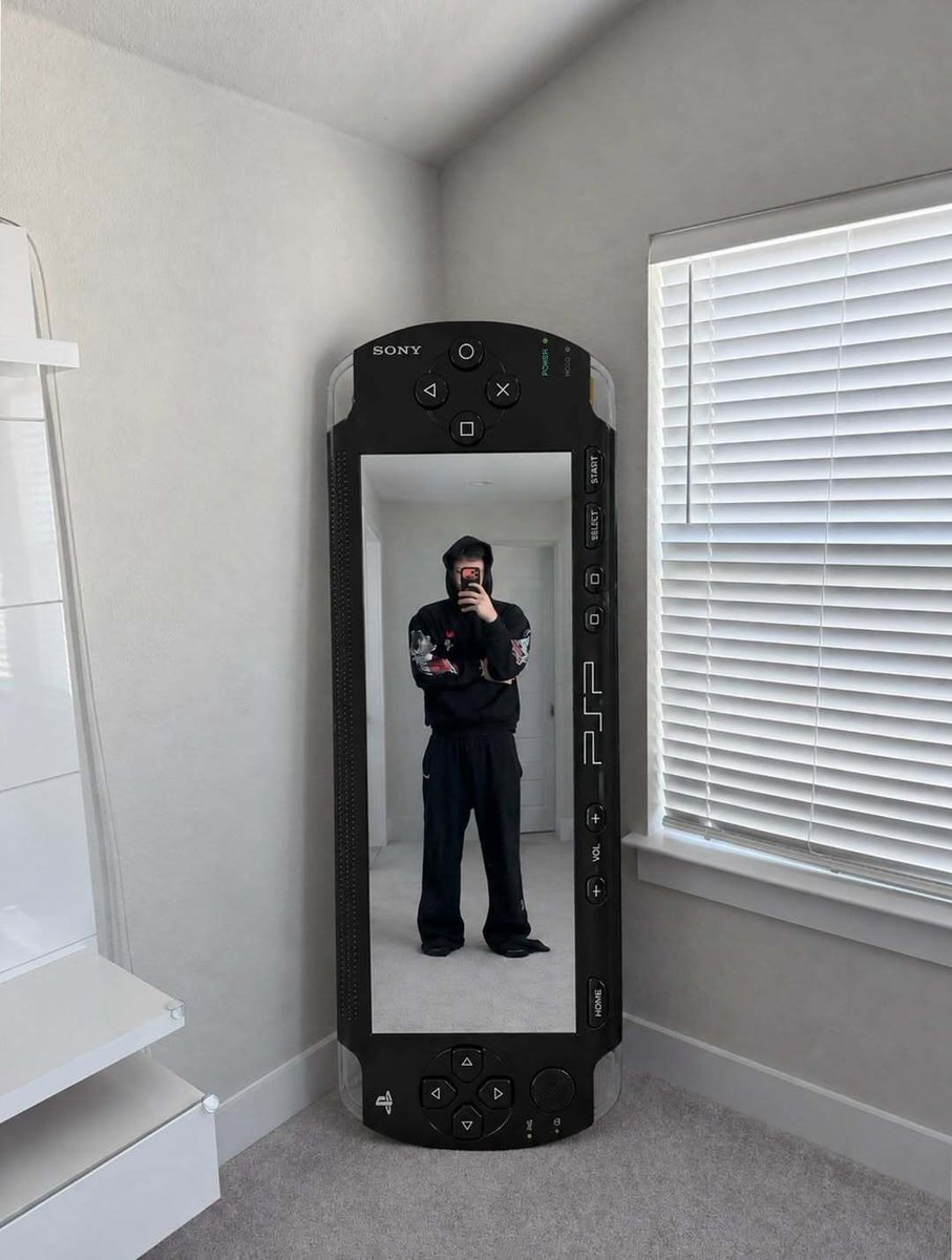 old_memory's tweet photo. PSP Mirror https://t.co/QxRWAPJP3b