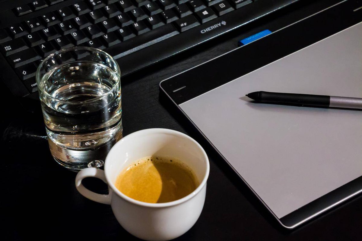 DenaeHoists1l's tweet photo. Busy but productive workday  Finished the weekly report and grabbed a coffee with teammates after wrapping up!， https://t.co/OjBispadIY