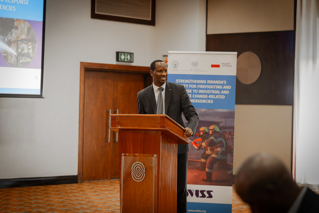 UNIDORwanda's tweet photo. A key step towards a safer &amp;more resilient Rwanda. @UNIDORwanda,together with @RwandaInterior &amp; in partnership with @Rwandapolice &amp; WISS Poland, launched a new Poland-funded project to strengthen Rwanda's capacity for firefighting &amp; response to climate change-related emergencies. https://t.co/cVNnXC2krH