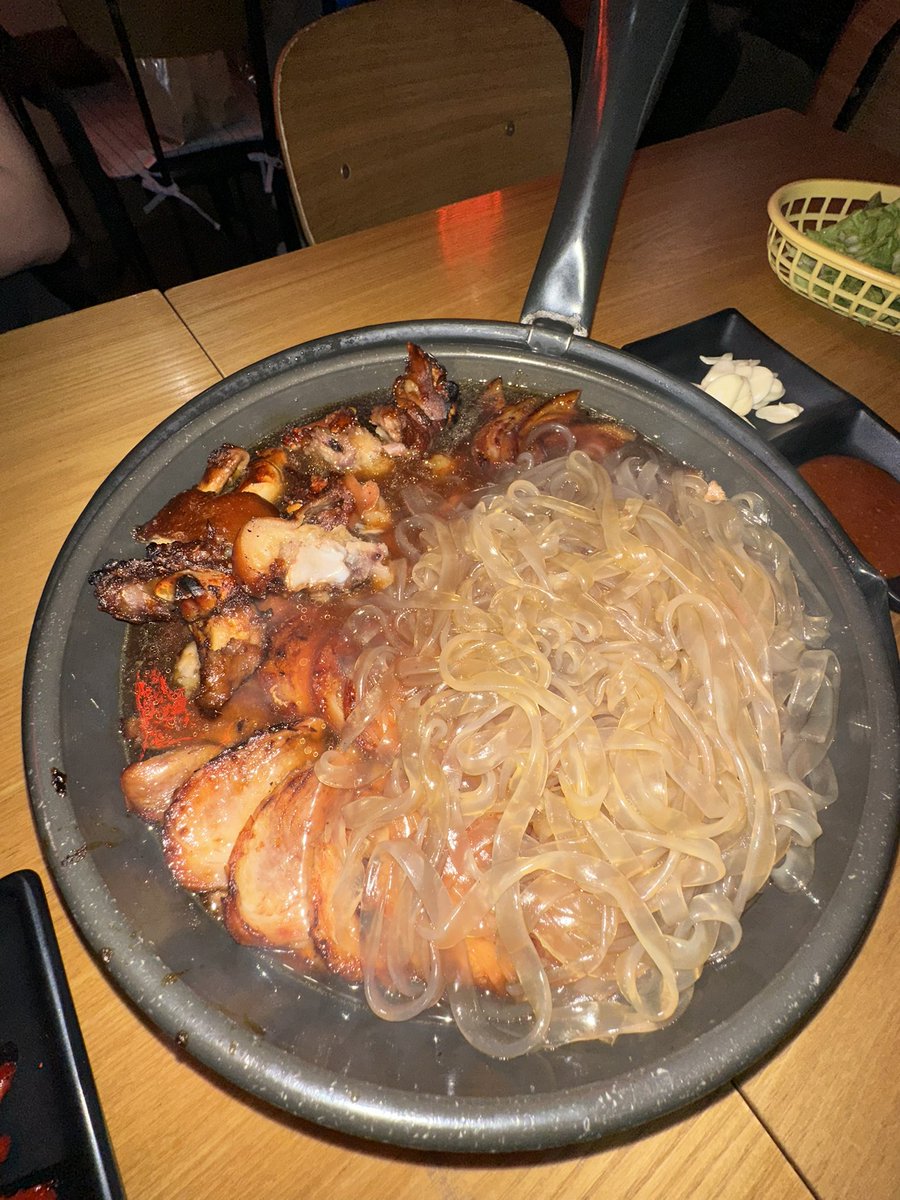 4s9qls_'s tweet photo. 임신했어요. 마왕족발 처음 먹어보는데 ㄴㅁ 맛잇네 https://t.co/h6ofuYag9d