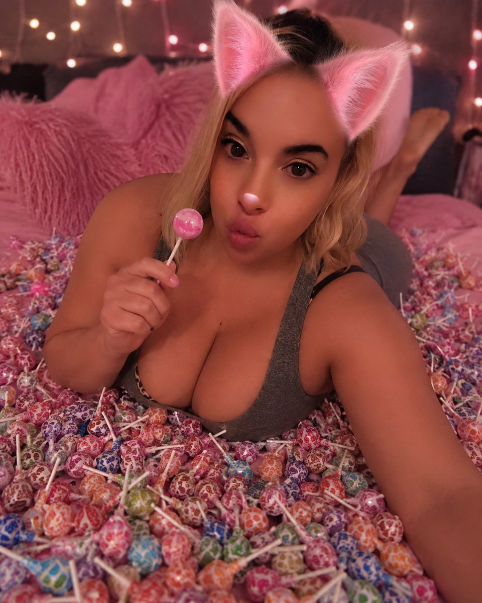 Jaynedoe_11's tweet photo. @kick First lollipop streamer on kick! Our dream.. to be in a tub full of lollipops! https://t.co/F3ZkyW6S2V