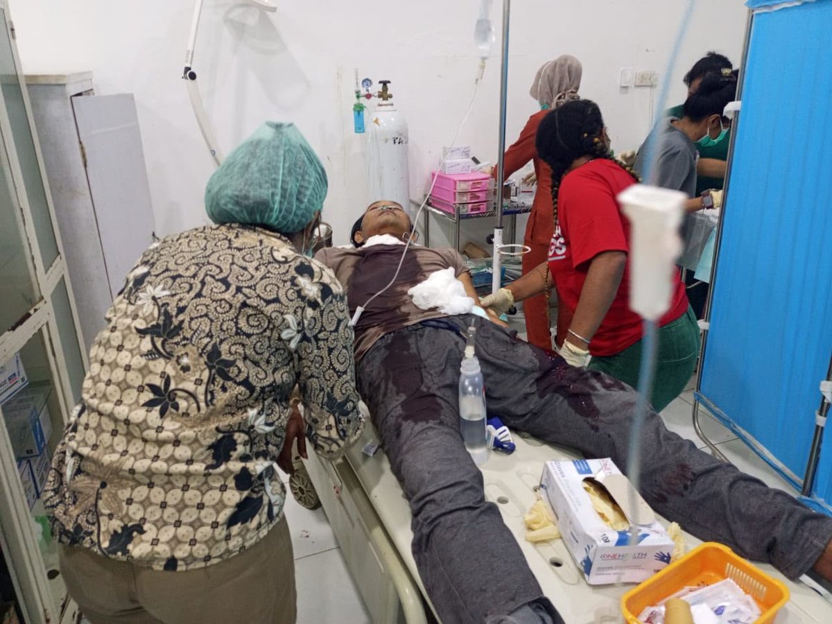 Papuadarkside's tweet photo. BREAKING NEWS

Warga sipil bernama Adit (42) menjadi korban serangan senjata tajam di Komplek Kali Bonto, Dekai, Yahukimo, Kamis (20/8) malam. https://t.co/1B3j7lc8SW