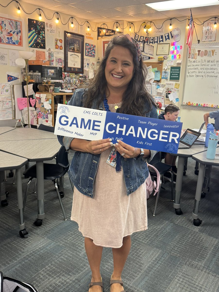 BryanCalvert3's tweet photo. Our Game Changer of the week goes to Leslie Sewell! 💙🤍🐴 @CmsColts https://t.co/wC3U4MDmiI