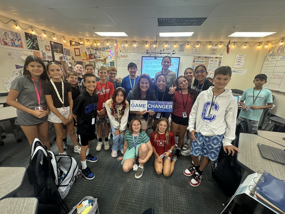 BryanCalvert3's tweet photo. Our Game Changer of the week goes to Leslie Sewell! 💙🤍🐴 @CmsColts https://t.co/wC3U4MDmiI