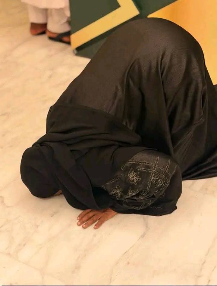 ShibdawaMedia's tweet photo. 🇳🇬🏆 Masha Allah! Maryam Ɗan Azumi 📖✨

Gwarzuwar Musabaƙar Alƙur’ani, ta zo ta 1 a Musabaƙar Ƙasar Saudiyya 🇸🇦, a fannin Juzu’i 60 da Tafsirin Suratul Maryam.

🇳🇬❤️ Alhamdulillah! Daga Najeriya zuwa duniya. 🏆📖

#MaryamDanAzumi #Nigeria #SaudiArabia #Quran https://t.co/DnbKuDcGj4