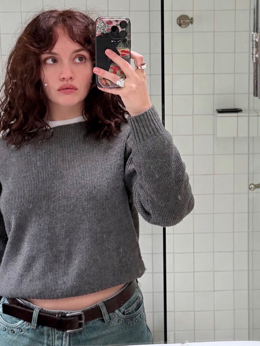 thinkercooke's tweet photo. olivia cooke's mirror selfies >>> https://t.co/wQfr578hZI