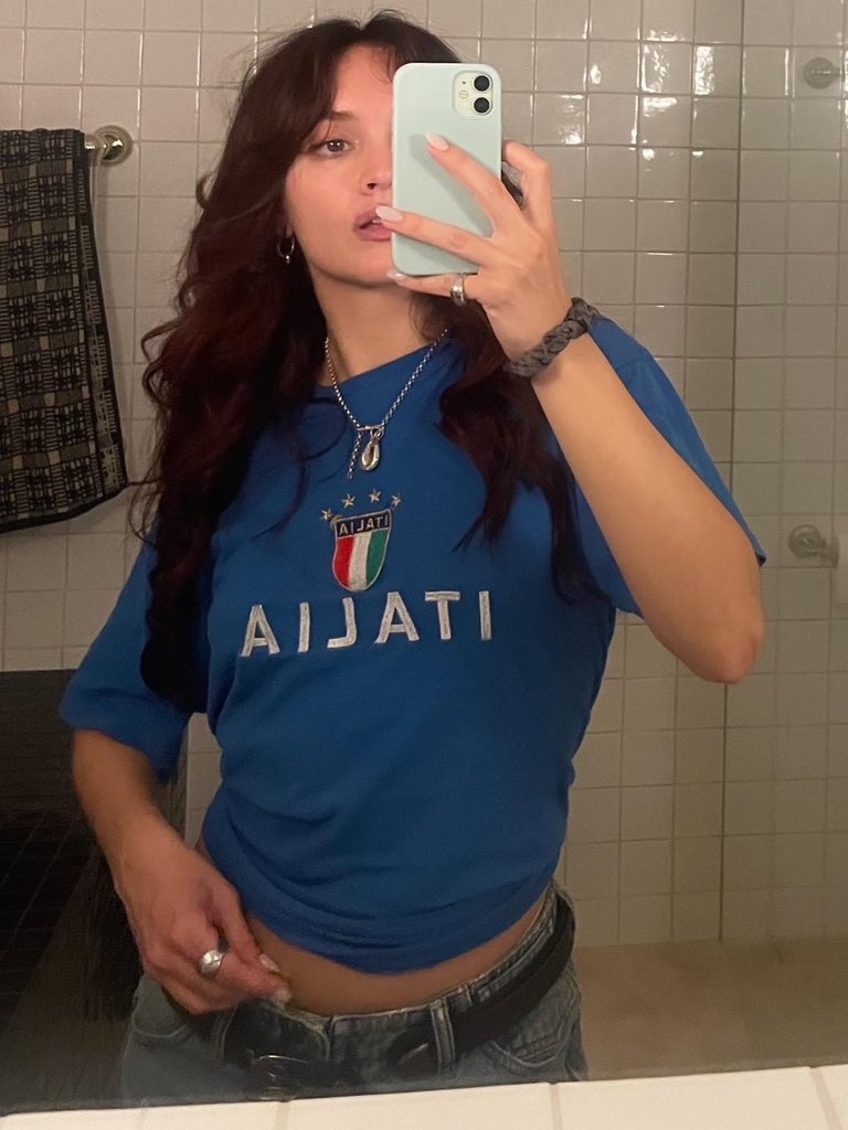 thinkercooke's tweet photo. olivia cooke's mirror selfies >>> https://t.co/wQfr578hZI
