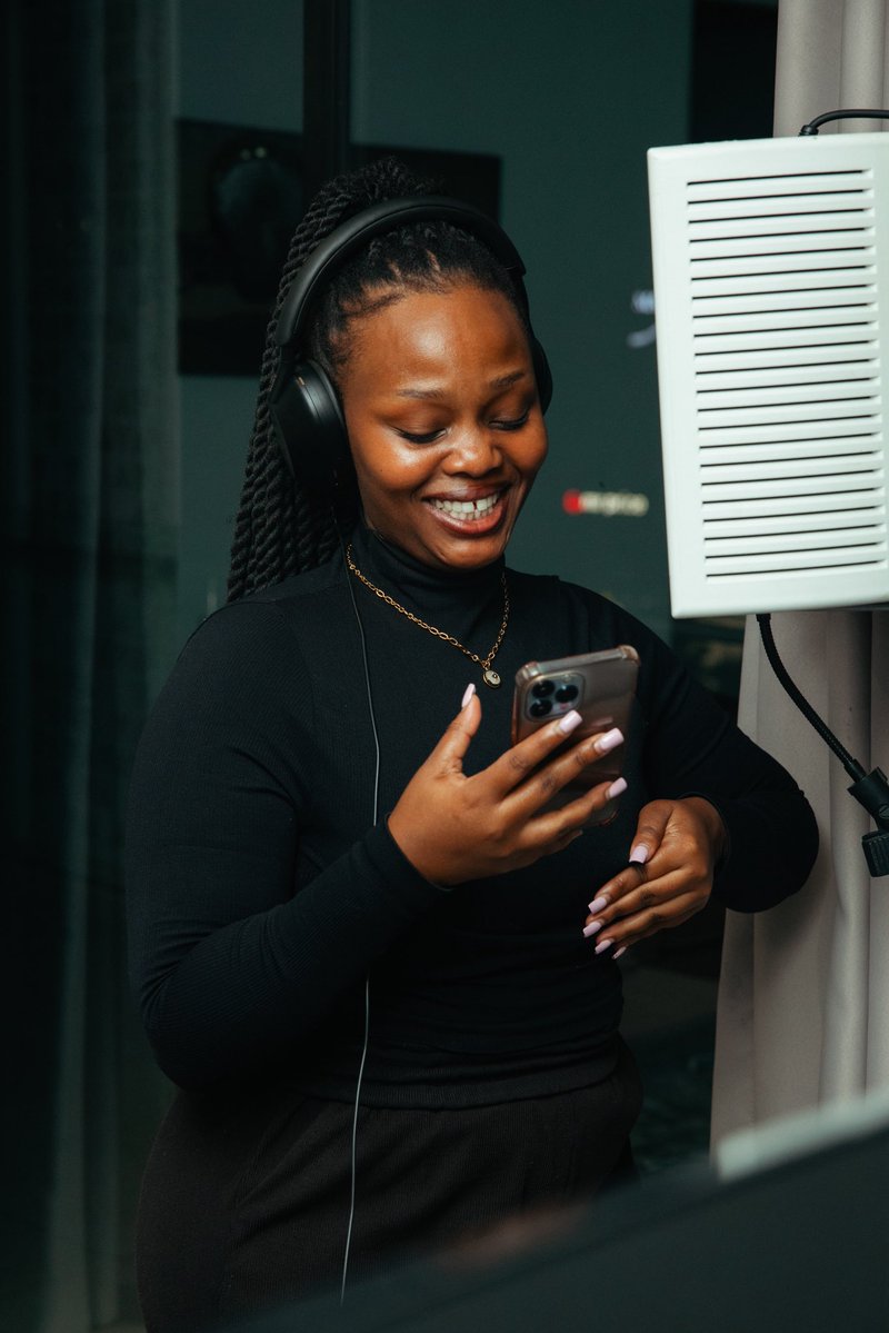 OriginalJayJody's tweet photo. Dumelang! 

“Naledi” by Yours Truly, @Blaklez as @CoolnBlak with the talented, Miss Ready ✨ at midnight 💿 

🎹: Jooniar 
📸: @opt.fps (IG)

🔗 https://t.co/djg7wloV1Y https://t.co/gIqx3cSbjZ