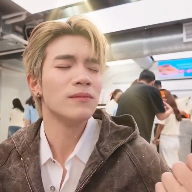 Jaoo_Jun's tweet photo. คนที่มีความสุขกับการกิน(หู)ลูกตัวเองที่สุด หมั่นเขี้ยวหว่ะ55555555555555555555

#GEMMHOUSE
#Fourthnattawat
#โฟร์ทณัฐวรรธน์ https://t.co/yEsH3wmbNP