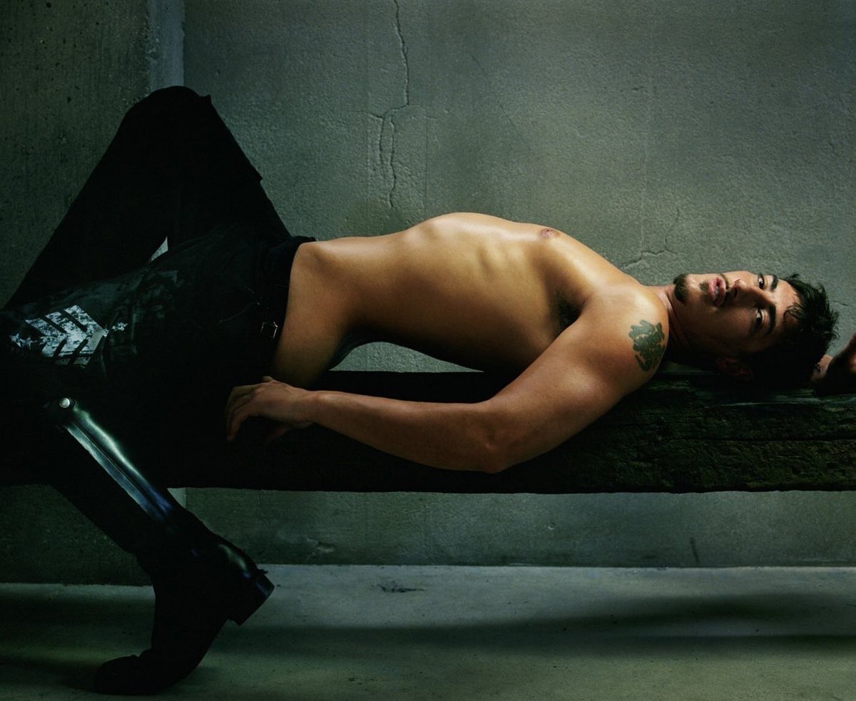 notgwendalupe's tweet photo. eric balfour for flaunt magazine (2003) https://t.co/Sf0gm5EEjP