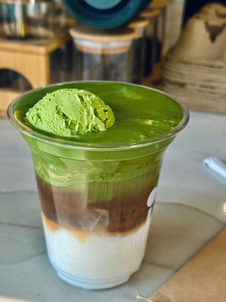 girishmate2's tweet photo. Quick iced matcha latte hack: Whisk 1 tsp matcha + 2 tbsp hot water until smooth, add 1 cup oat milk u0026 ice! Creamy, earthy, and ready in 2 mins  #HomeBarista https://t.co/hPtJuS4s7F