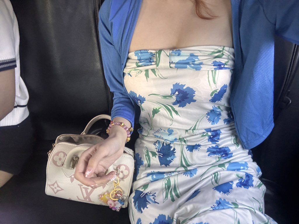 vistdi's tweet photo. 记住只有狩猎的时候才会故意展示脆弱，求偶的时候都会展示强壮美好的一面 https://t.co/psSNogjHAX