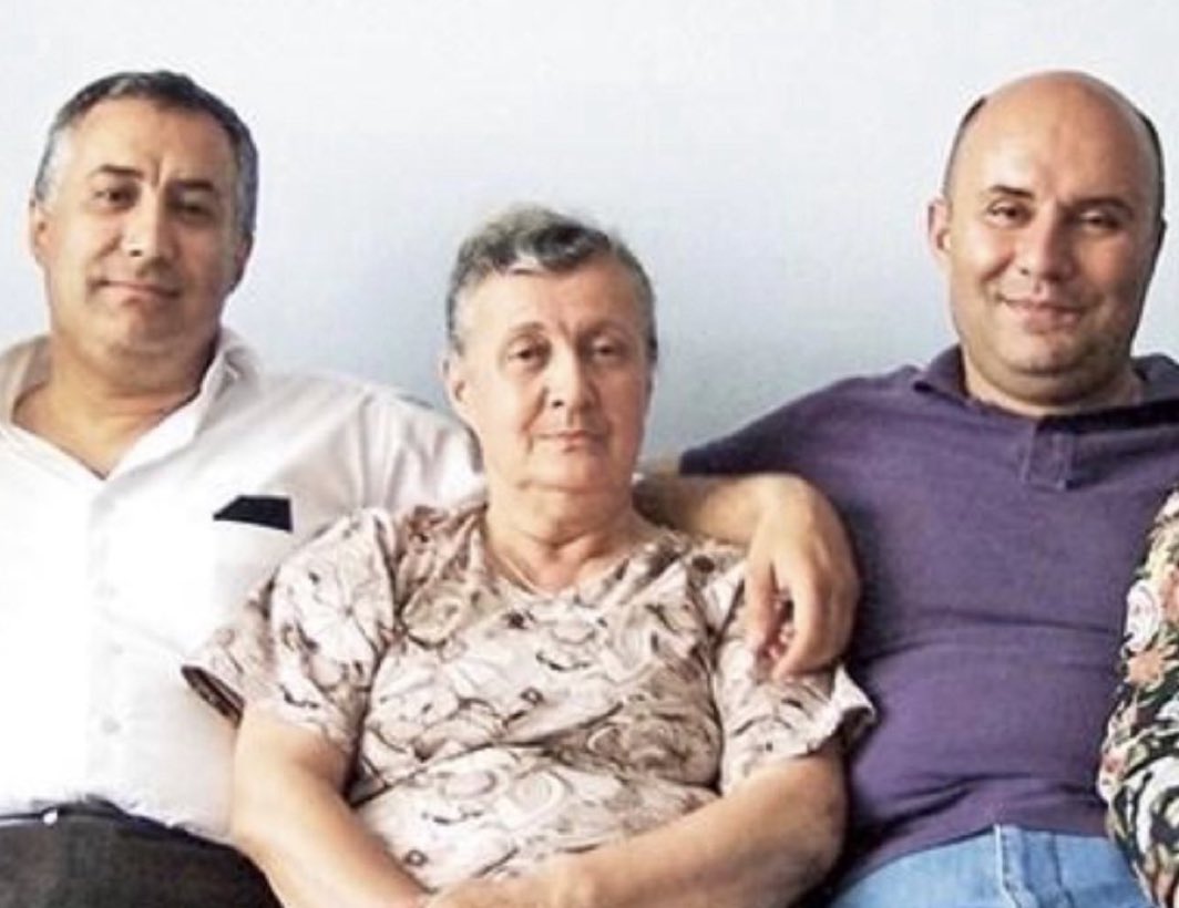 yagizefe's tweet photo. Yurt Atayün
Anadolu Atayün
Ve rahmetli annesi

Unutmadık 
Unutmayacağız https://t.co/Gwo6vuQuNj