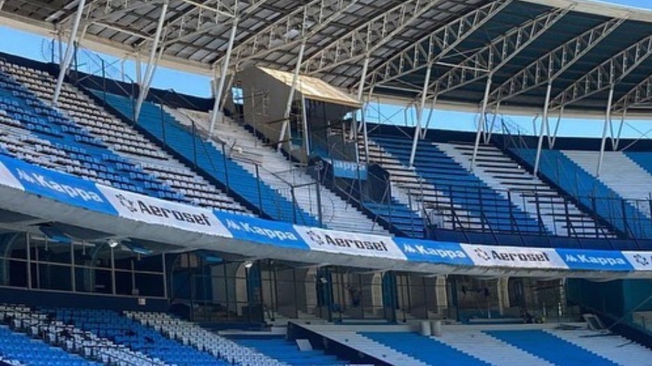 facuibarra_rc's tweet photo. que es lo incorrecto @diegociochiok?? presentaron un proyecto de modernización del estadio (el cual no hicieron) y en el render pusieron una foto editada del túnel del Barcelona jajajaja https://t.co/Zua2nEmvvF