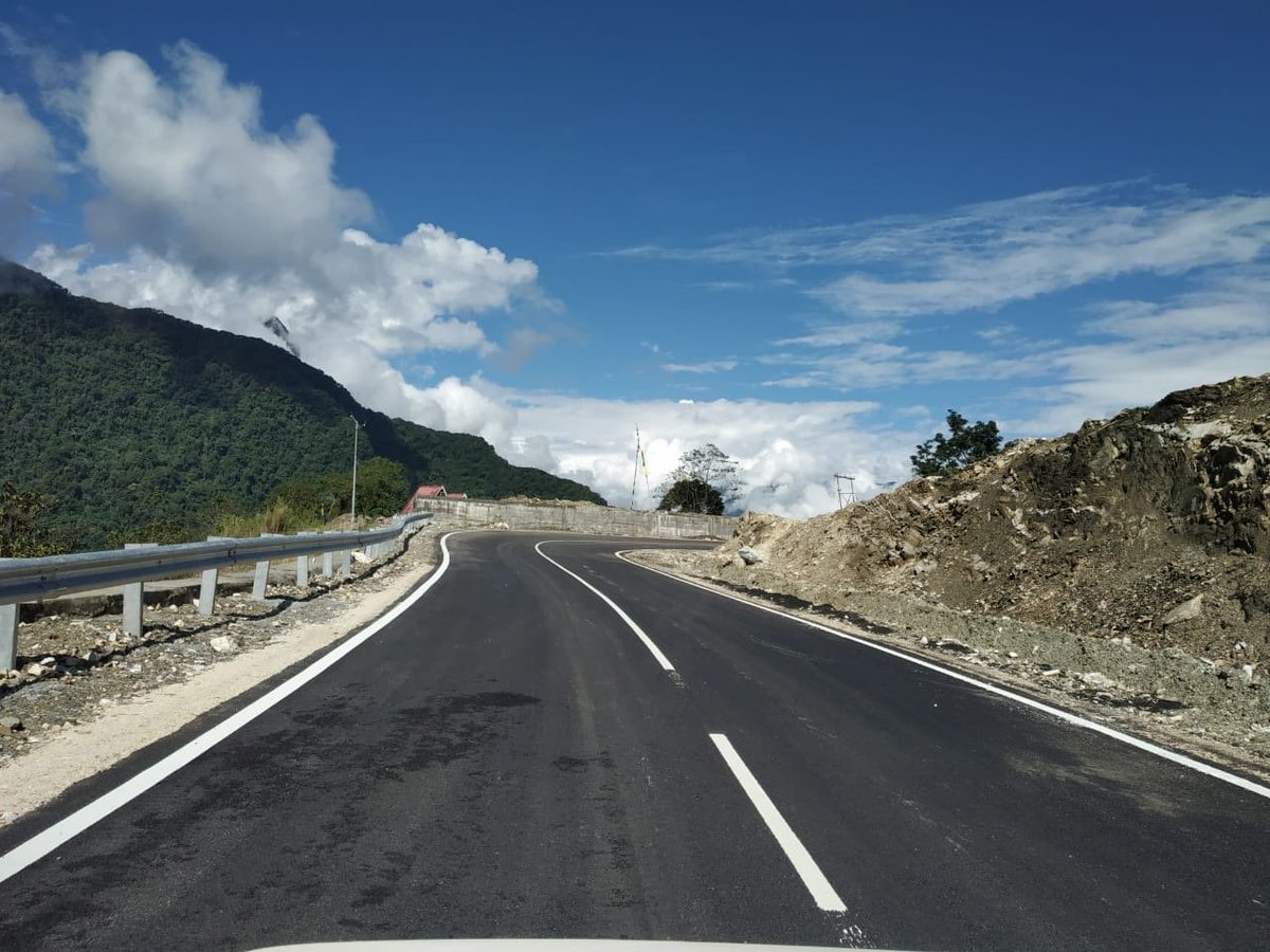 Infragati's tweet photo. Ceigall India JVs won 5 road projects worth ₹2,423.70 crore for NH-913 (Arunachal Frontier Highway).

The projects cover about 278 km across Bile-Migging, Huri-Taliha and Sarli-Huri sections, with 48-month construction and a 5-year maintenance period. https://t.co/cHViIyWdbY