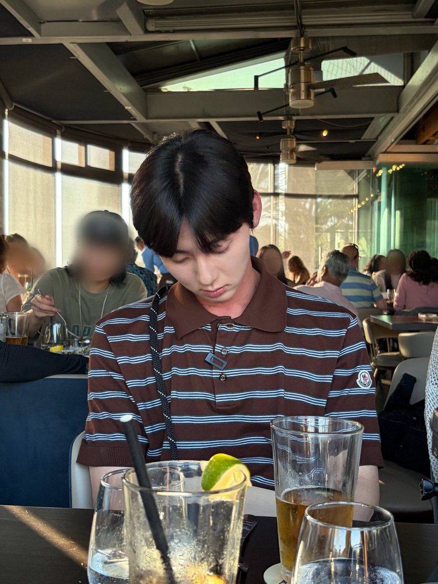 mohng95's tweet photo. 아미친……….
맥주한잔마시고목빨개져서조는남자어떡해애.. https://t.co/EIYTVg1qvu