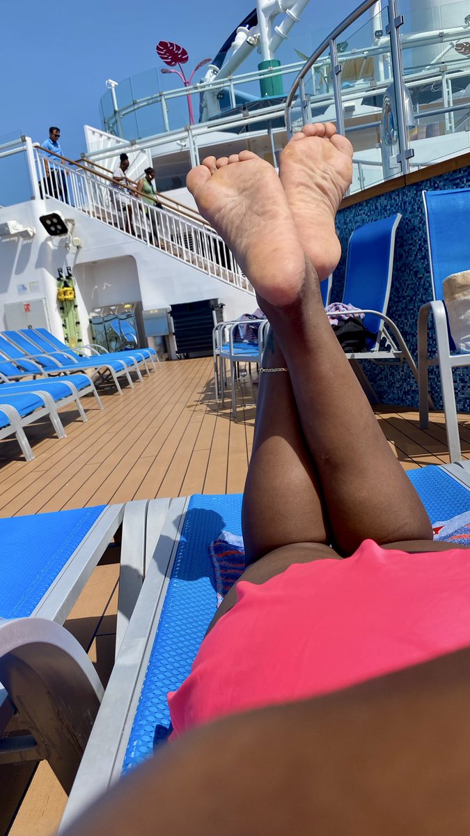mzrenee_xo's tweet photo. Cruising, soaking up the sun, and letting the ocean do the talking. 🌊☀️🛳️ #CruiseLife #CruiseVibes #OceanViews #VacationMode #AtSea #SeaDay #Relaxing #TravelDiaries https://t.co/SkdSms42s5